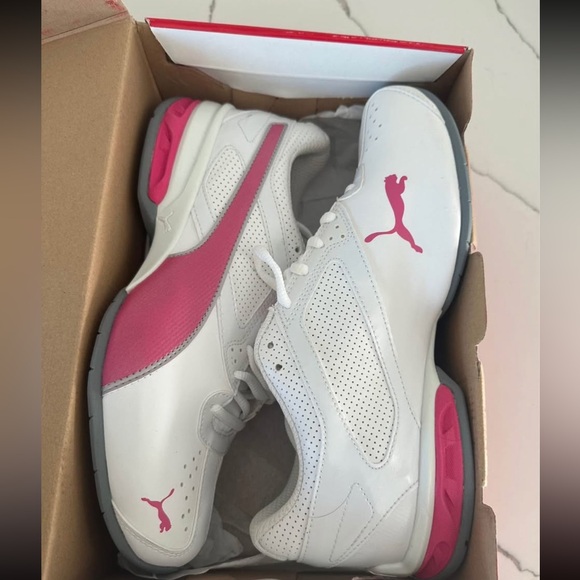 Brand New In Box Woman’s Puma Sneakers size 9 - Picture 2 of 7
